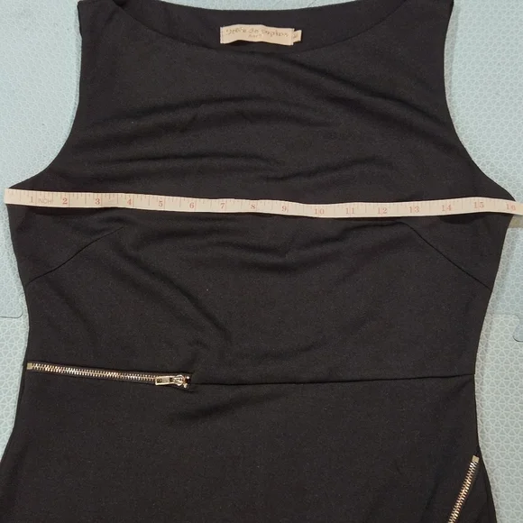 Juniors Elegant Short Black Zipper Dress with Gold Accents Size M - Picture 3 of 7